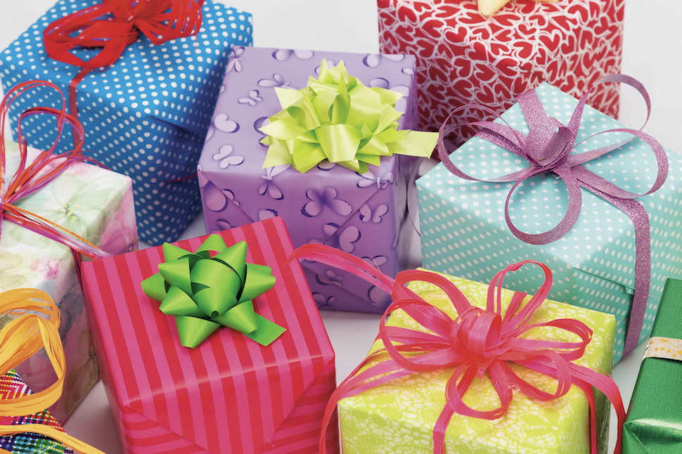 Красивая упаковка подарков. Красивые коробочки для подарков. Красивая коробка для подарка. Праздничная упаковка для подарков.